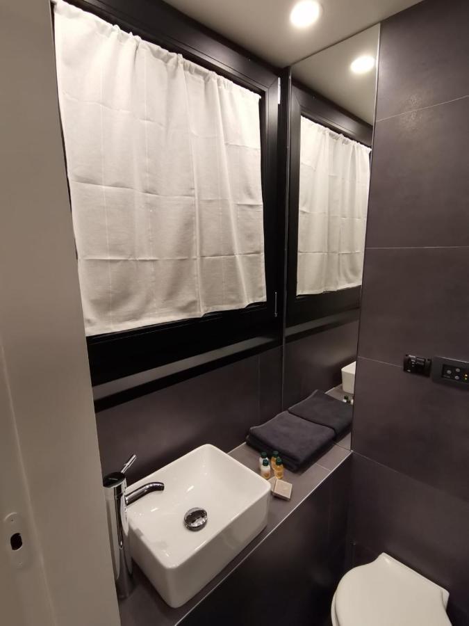 La Dolce Vita House Boat Otel Lisanza Dış mekan fotoğraf