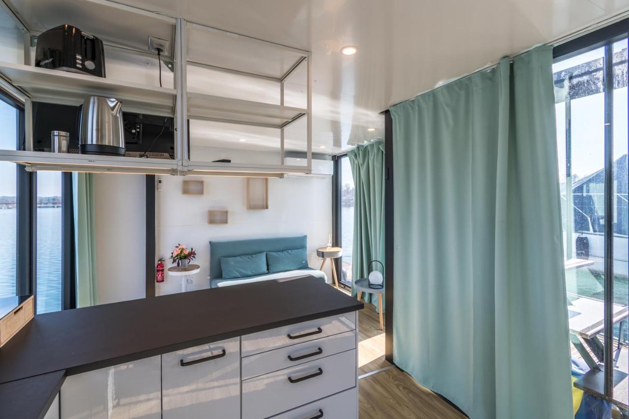 La Dolce Vita House Boat Otel Lisanza Dış mekan fotoğraf