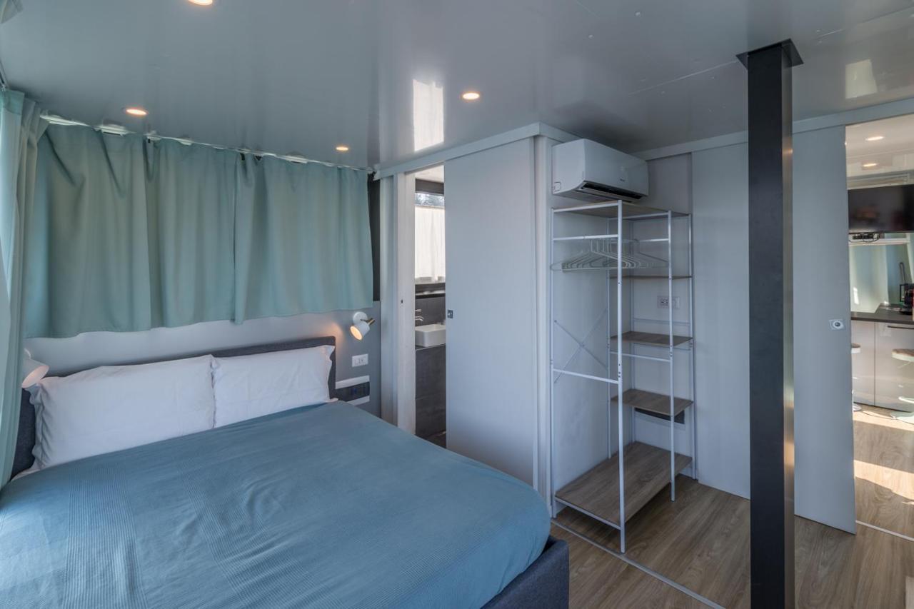 La Dolce Vita House Boat Otel Lisanza Dış mekan fotoğraf
